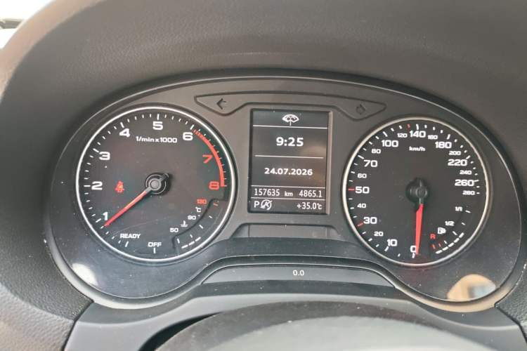 Used Audi A3 2016 Limousine 35 TFSI Style Edition Odometer Close Up