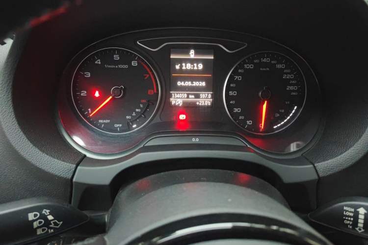 Used Audi A3 2016 Limousine 40 TFSI Style Edition Odometer Close Up