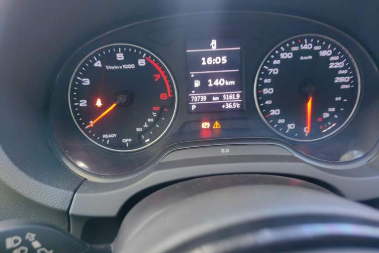 Used Audi A3 2016 Limousine 35 TFSI Style Edition Odometer Close Up