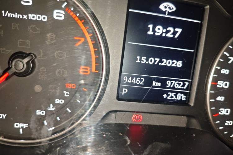Used Audi A3 2016 Limousine 35 TFSI Ambition Edition Odometer Close Up