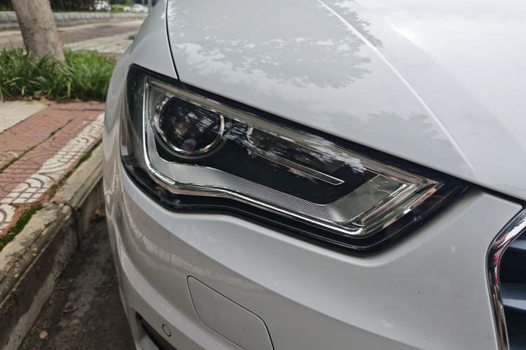 Used Audi A3 2016 Limousine 35 TFSI Special Edition Right Front Headlight
