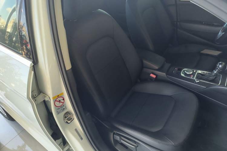 Used Audi A3 2016 Limousine 35 TFSI Ambition Edition Right Front Seat