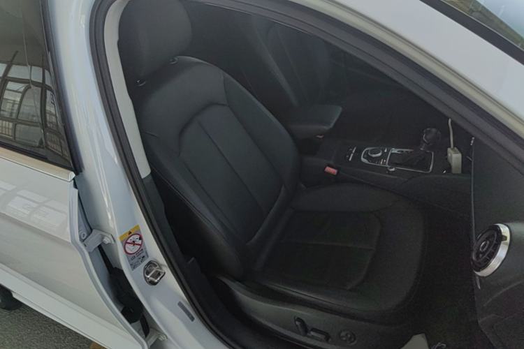 Used Audi A3 2016 Limousine 35 TFSI Style Edition Right Front Seat