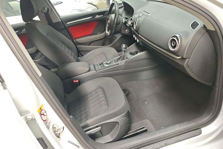 Used Audi A3 2016 Limousine 35 TFSI Ambition Edition Right Front Seat