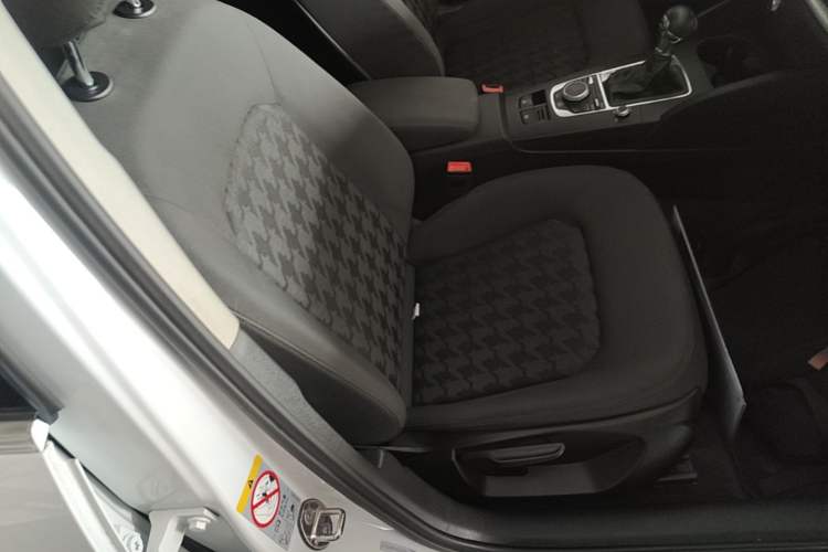 Used Audi A3 2016 Limousine 35 TFSI Prestige Edition Right Front Seat