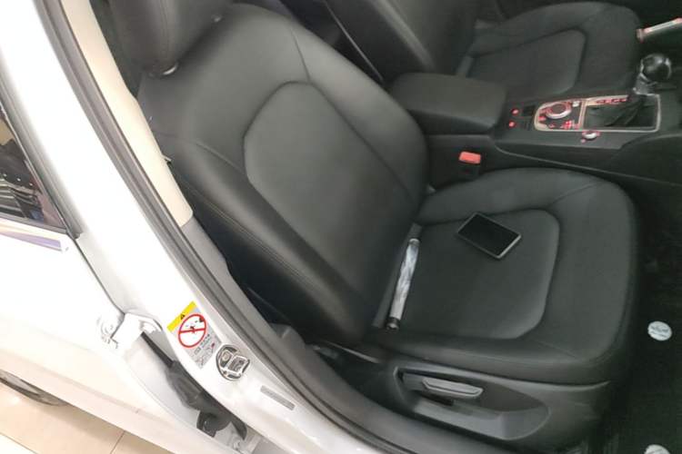 Used Audi A3 2016 Limousine 35 TFSI Prestige Edition Right Front Seat