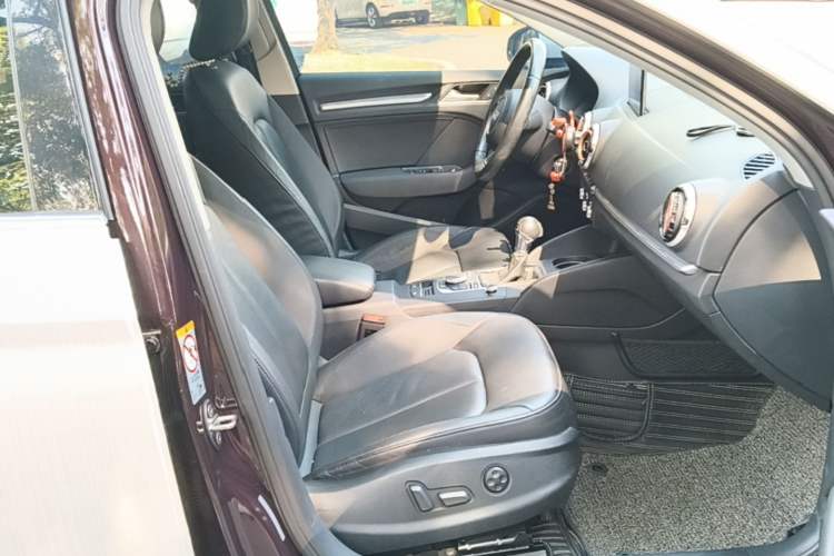 Used Audi A3 2016 Limousine 35 TFSI Style Edition Right Front Seat
