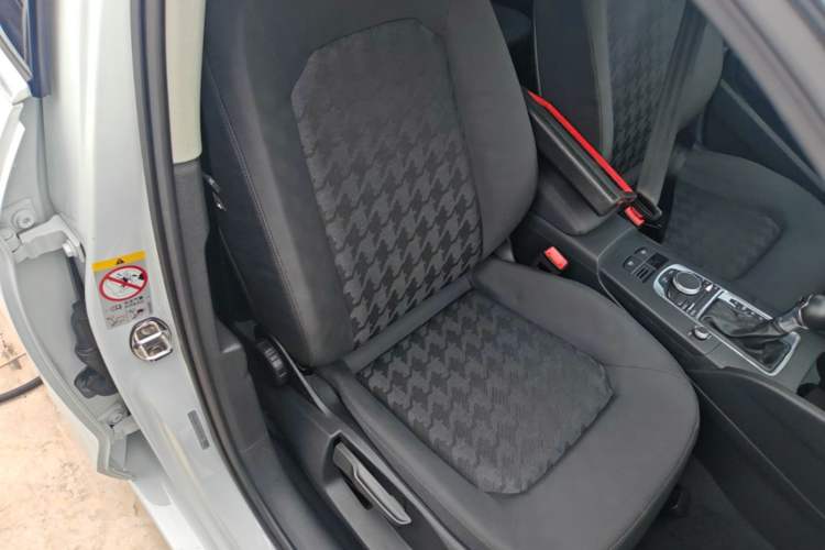 Used Audi A3 2016 Limousine 35 TFSI Prestige Edition Right Front Seat