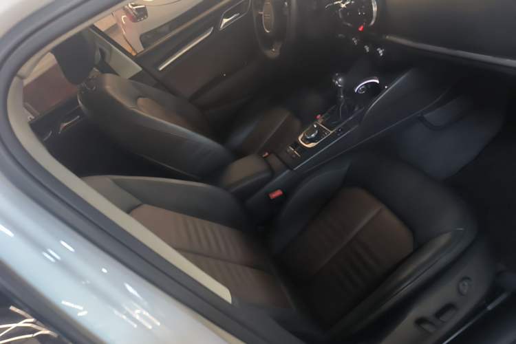 Used Audi A3 2016 Limousine 40 TFSI Style Edition Right Front Seat