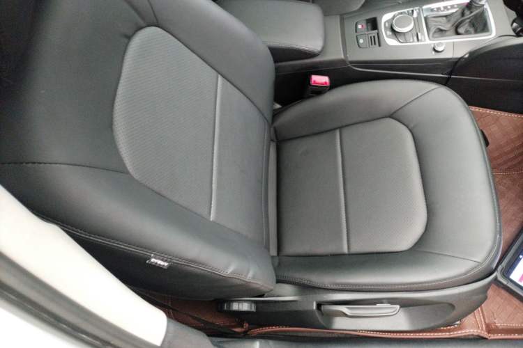 Used Audi A3 2016 Limousine 35 TFSI Prestige Edition Right Front Seat