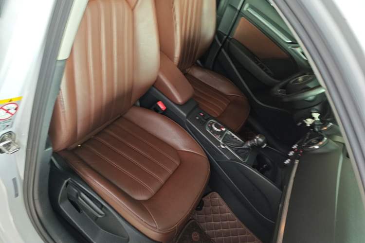 Used Audi A3 2016 Limousine 35 TFSI Prestige Edition Right Front Seat