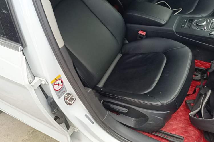 Used Audi A3 2016 Limousine 35 TFSI Ambition Edition Right Front Seat