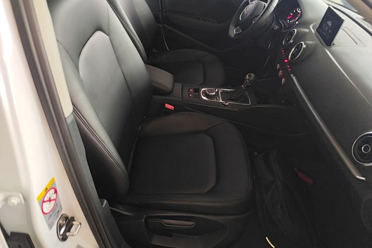 Used Audi A3 2016 Limousine 35 TFSI Ambition Edition Right Front Seat