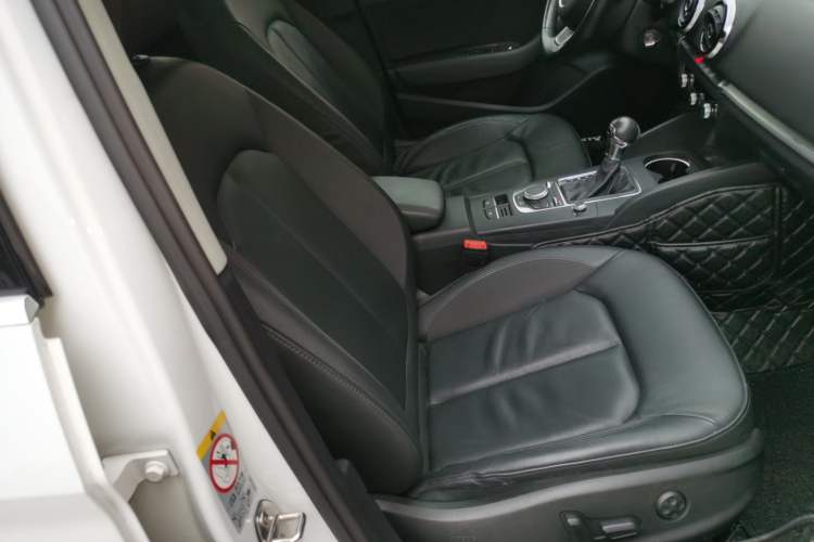 Used Audi A3 2016 Limousine 35 TFSI Style Edition Right Front Seat