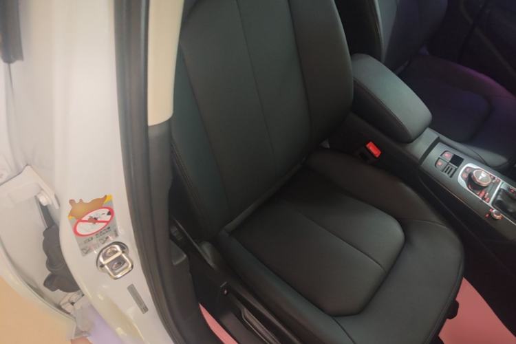 Used Audi A3 2016 Limousine 35 TFSI Ambition Edition Right Front Seat