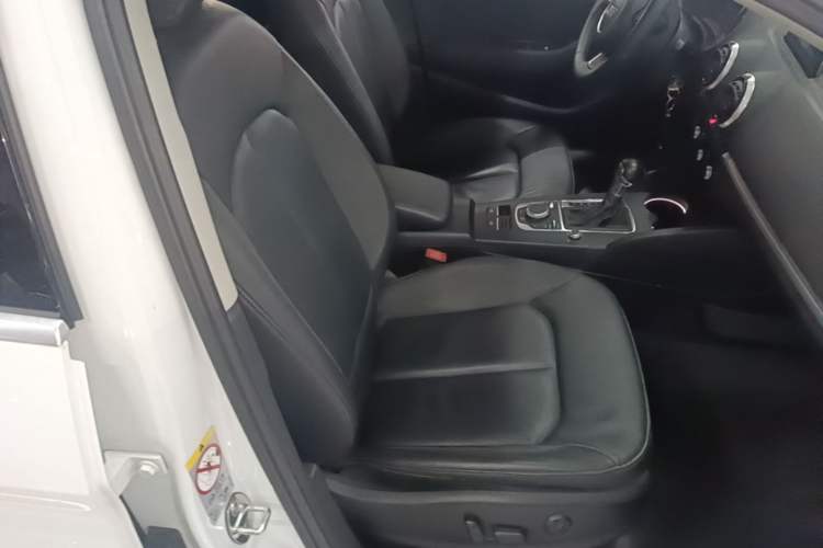 Used Audi A3 2016 Limousine 35 TFSI Style Edition Right Front Seat