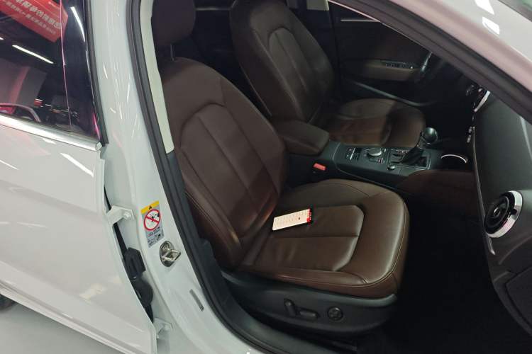 Used Audi A3 2016 Limousine 35 TFSI Style Edition Right Front Seat