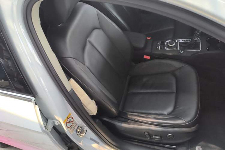 Used Audi A3 2016 Limousine 35 TFSI Style Edition Right Front Seat