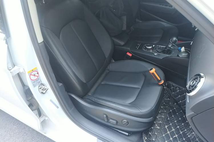 Used Audi A3 2016 Limousine 35 TFSI Style Edition Right Front Seat