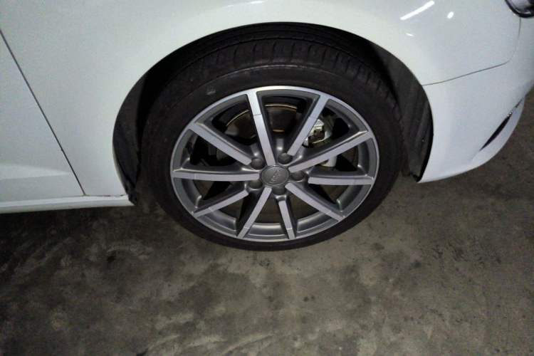 Used Audi A3 2016 Sportback 35 TFSI Special Edition Right Front Wheel Hub
