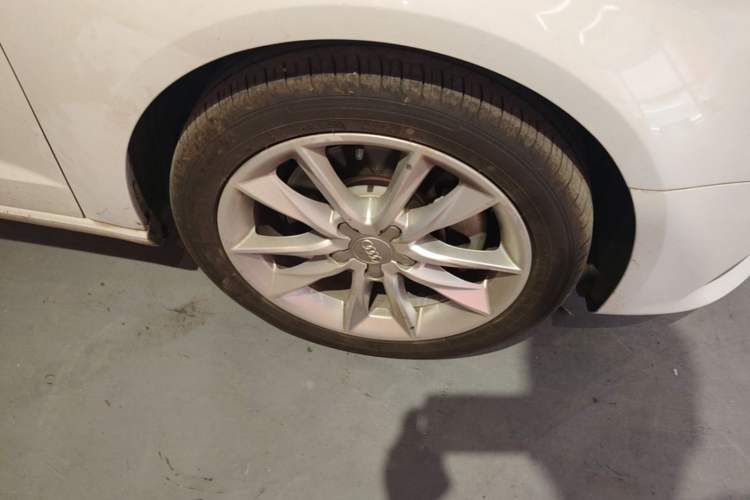Used Audi A3 2016 Sportback 40 TFSI Style Edition Right Front Wheel Hub