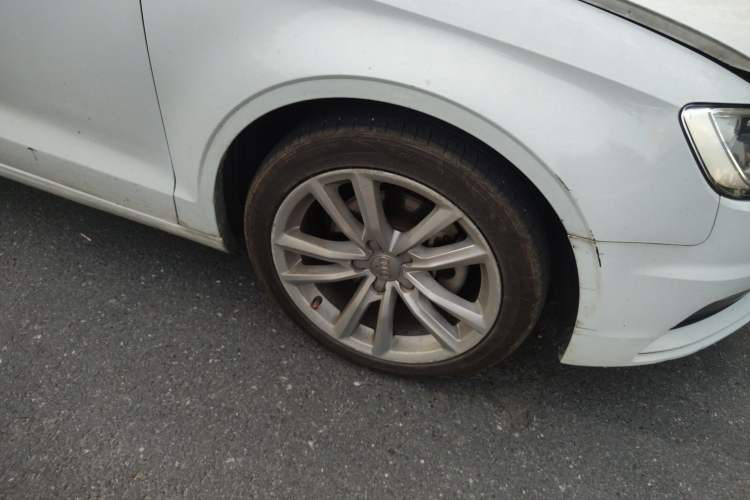 Used Audi A3 2016 Limousine 35 TFSI Style Edition Right Front Wheel Hub