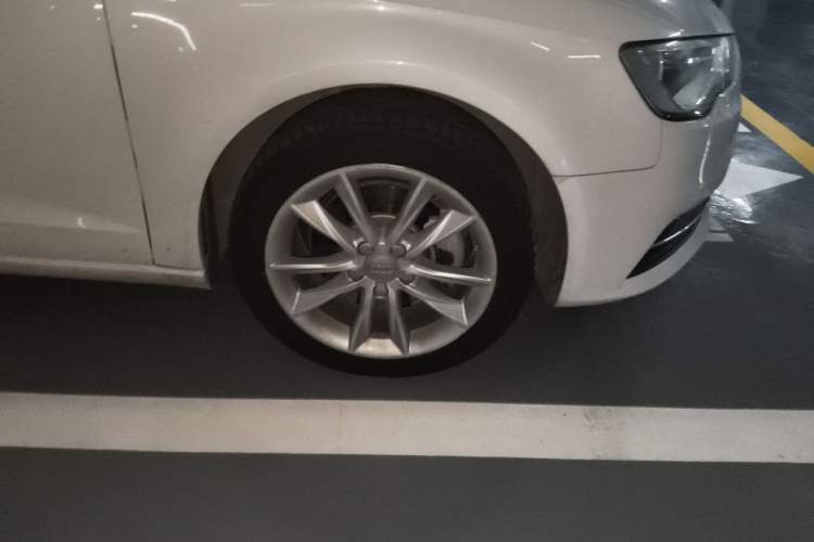 Used Audi A3 2016 Sportback 40 TFSI Style Edition Right Front Wheel Hub