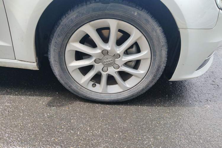 Used Audi A3 2016 Sportback 35 TFSI Ambition Right Front Wheel Hub