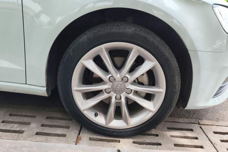 Used Audi A3 2016 Sportback 35 TFSI Style Edition Right Front Wheel Hub