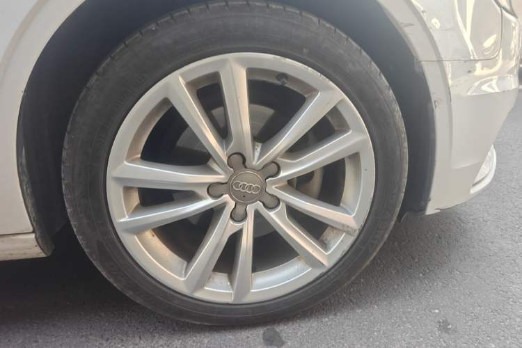 Used Audi A3 2016 Limousine 35 TFSI Style Edition Right Front Wheel Hub