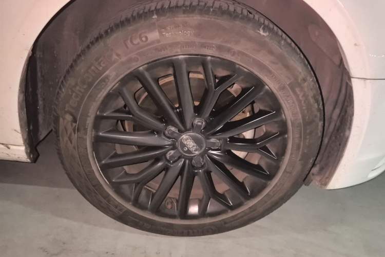 Used Audi A3 2016 Limousine 35 TFSI Ambition Edition Right Front Wheel Hub