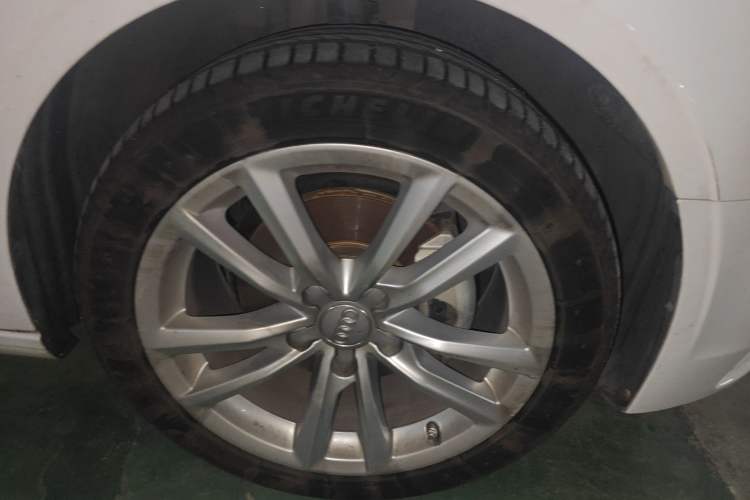 Used Audi A3 2016 Limousine 35 TFSI Style Edition Right Front Wheel Hub