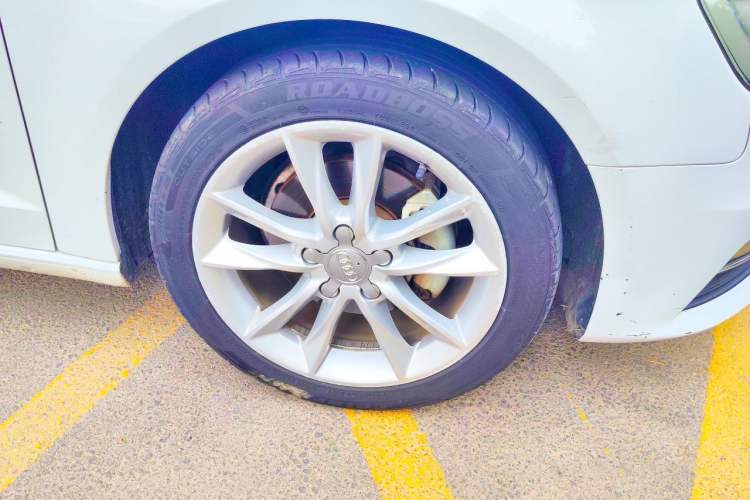 Used Audi A3 2016 Sportback 35 TFSI Style Edition Right Front Wheel Hub