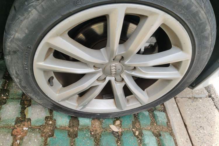 Used Audi A3 2016 Limousine 35 TFSI Style Edition Right Front Wheel Hub