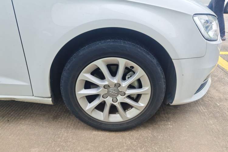 Used Audi A3 2016 Sportback 35 TFSI Ambition Right Front Wheel Hub