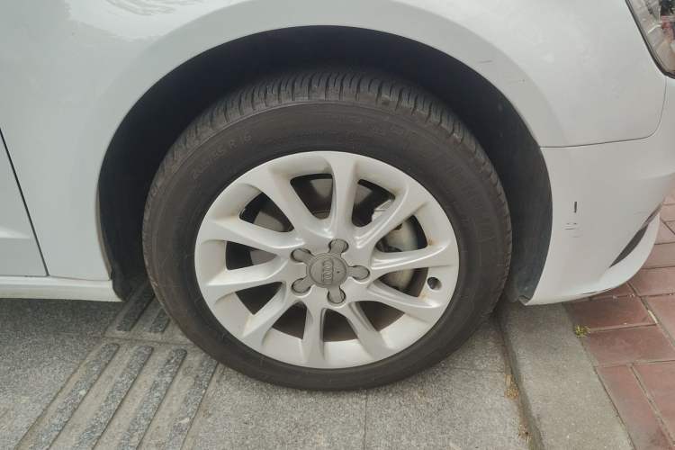 Used Audi A3 2016 Sportback 35 TFSI Ambition Right Front Wheel Hub