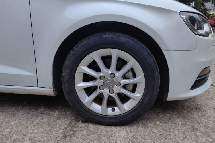 Used Audi A3 2016 Sportback 35 TFSI Ambition Right Front Wheel Hub