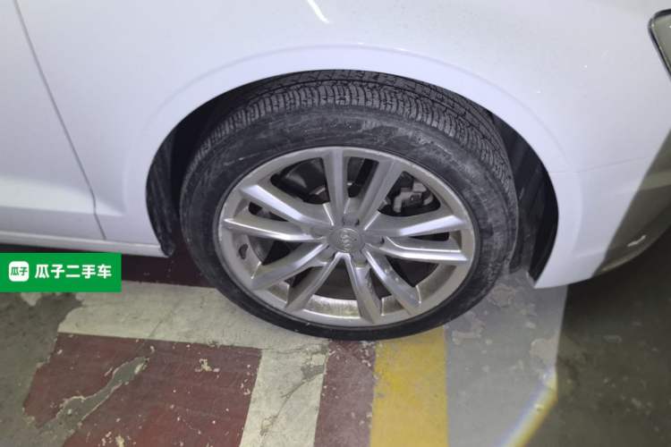 Used Audi A3 2016 Limousine 40 TFSI Style Edition Right Front Wheel Hub