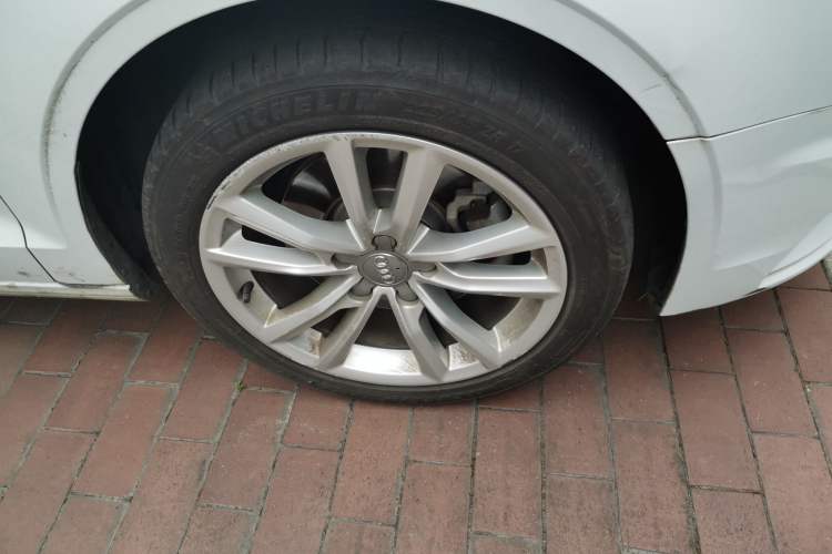 Used Audi A3 2016 Limousine 40 TFSI Style Edition Right Front Wheel Hub