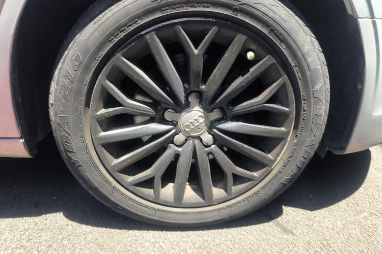 Used Audi A3 2016 Limousine 35 TFSI Prestige Edition Right Front Wheel Hub