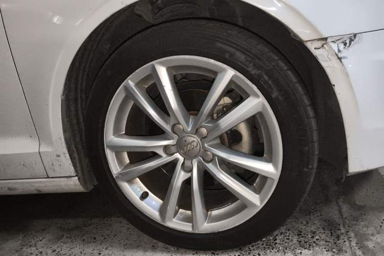 Used Audi A3 2016 Limousine 35 TFSI Style Edition Right Front Wheel Hub
