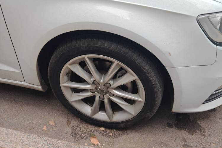 Used Audi A3 2016 Sportback 35 TFSI Style Edition Right Front Wheel Hub