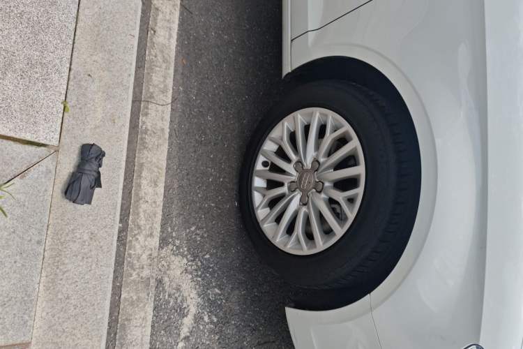 Used Audi A3 2016 Limousine 35 TFSI Ambition Edition Right Front Wheel Hub