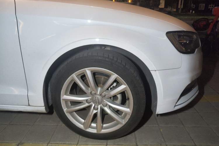 Used Audi A3 2016 Limousine 35 TFSI Style Edition Right Front Wheel Hub