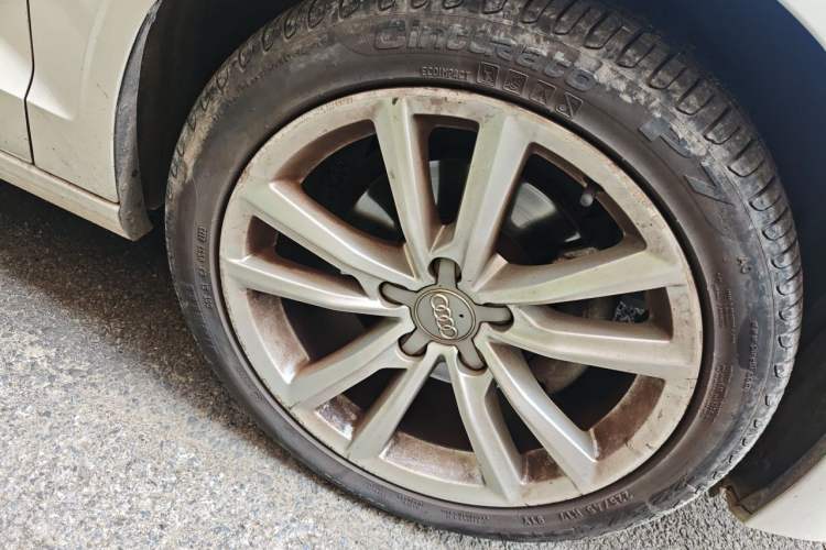 Used Audi A3 2016 Limousine 35 TFSI Style Edition Right Front Wheel Hub