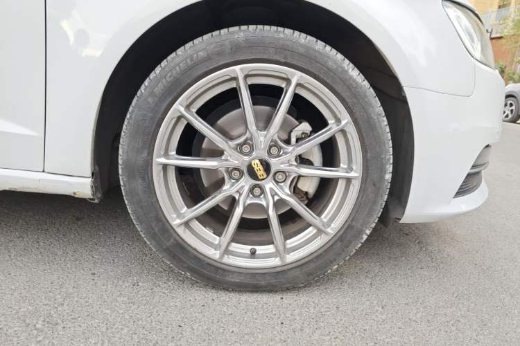 Used Audi A3 2016 Sportback 35 TFSI Style Edition Right Front Wheel Hub