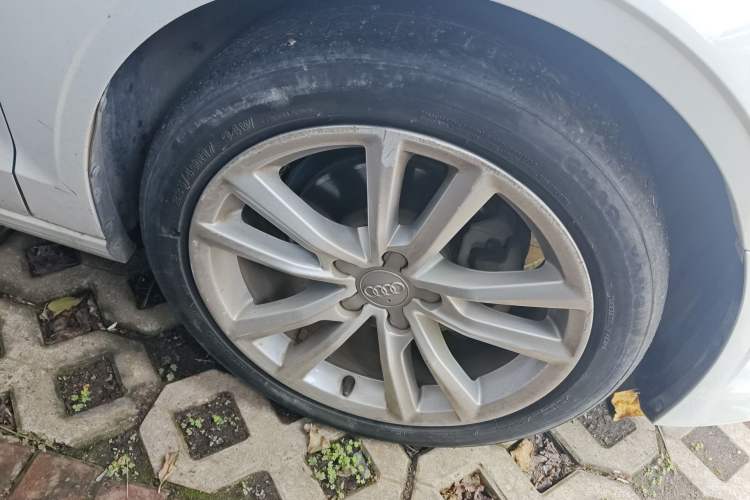 Used Audi A3 2016 Limousine 35 TFSI Style Edition Right Front Wheel Hub