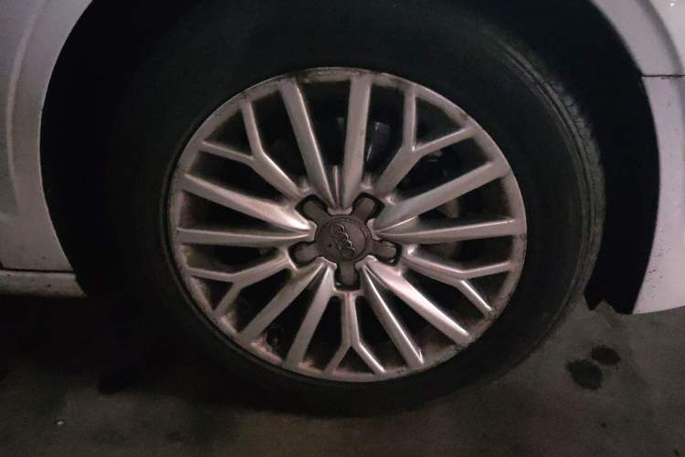 Used Audi A3 2016 Limousine 35 TFSI Prestige Edition Right Front Wheel Hub