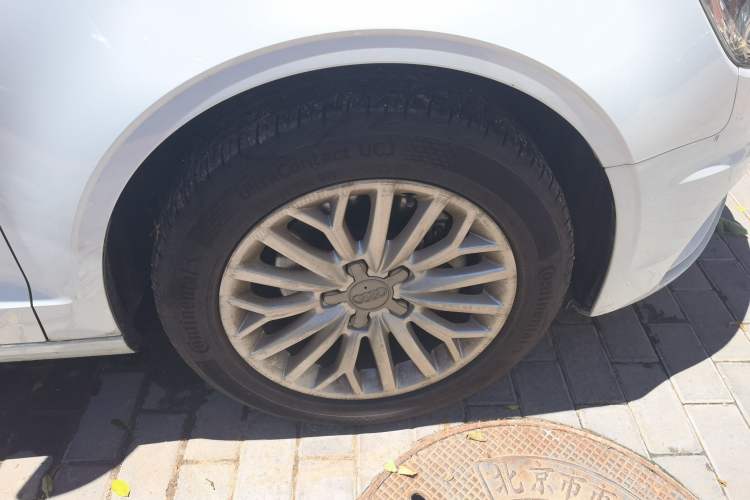 Used Audi A3 2016 Limousine 35 TFSI Ambition Edition Right Front Wheel Hub
