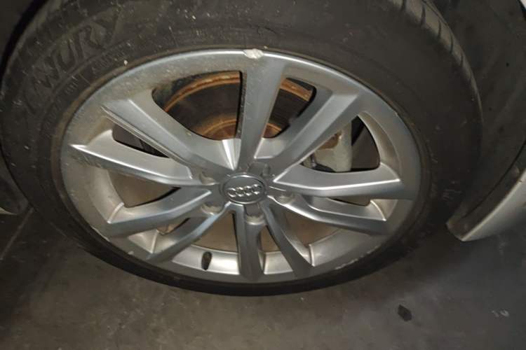 Used Audi A3 2016 Limousine 35 TFSI Style Edition Right Front Wheel Hub